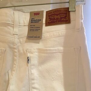 NWT Levi’s white jeans Size 0S